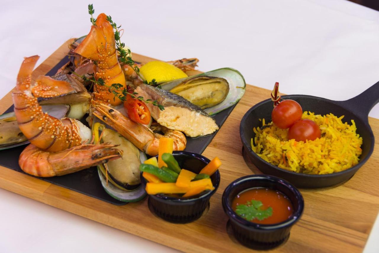 Hotel The Act Hotel Sharjah 5*